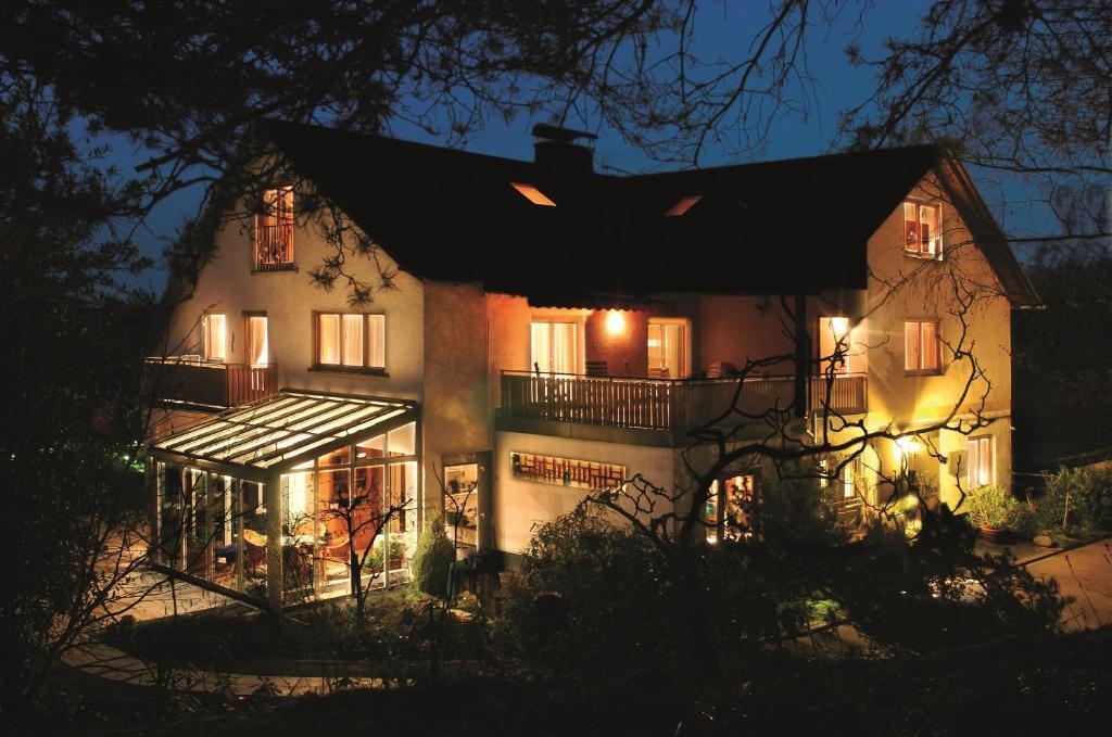 Gaestehaus-Weingut Loersch Leiwen Extérieur photo